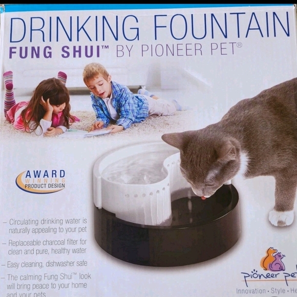 PIONEER Other - PIONEER Pet Drinking Fountain - Black and White